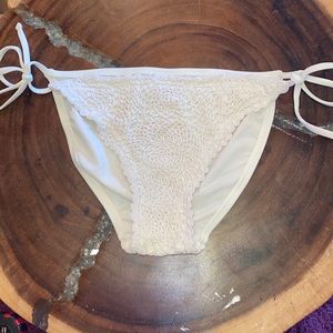 Ivory/ cream Crochet tie swim bottoms. Size M